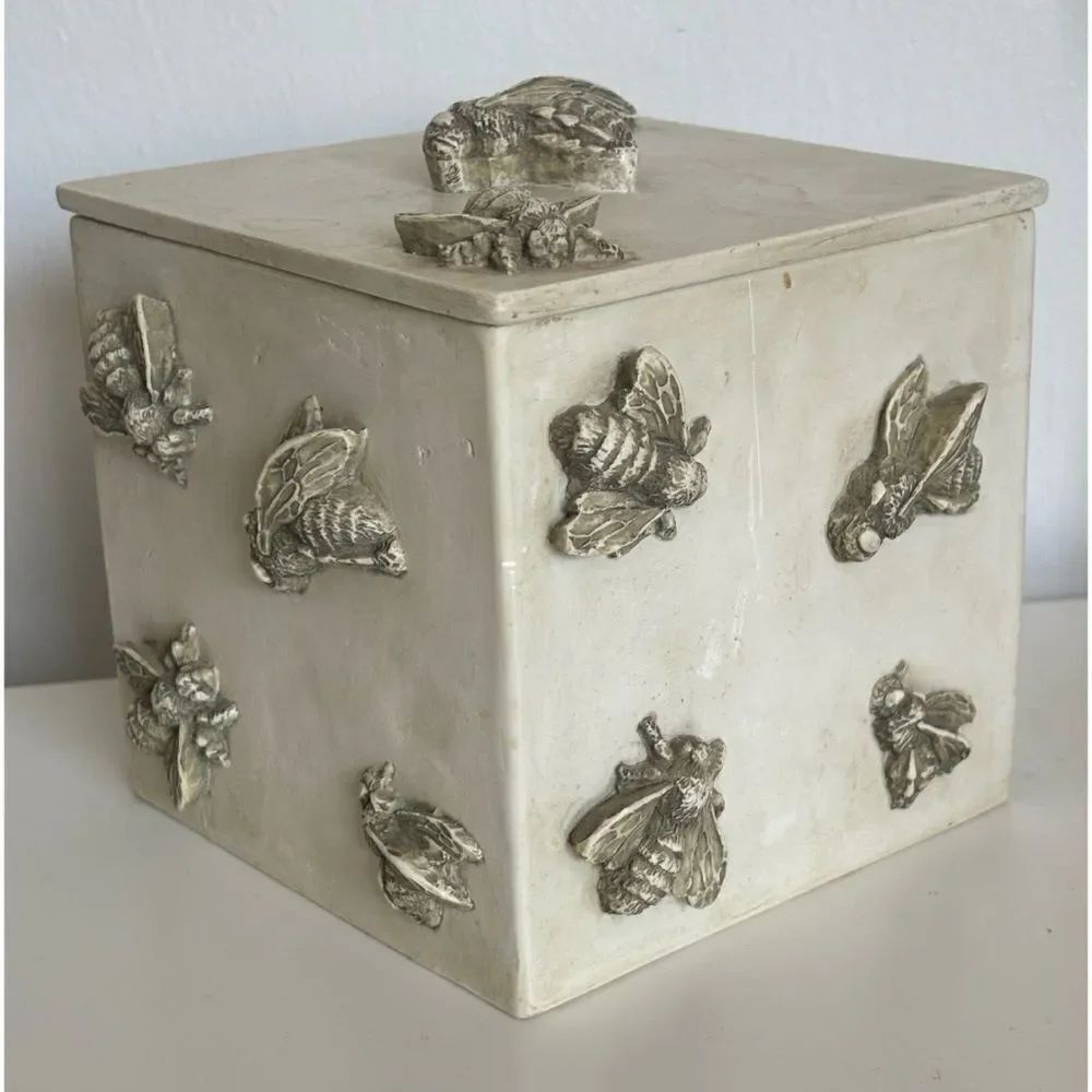 Vintage HEN-FEATHERS Cast Resin Trinket Box /Jewelry Box w Lid Bee All Over